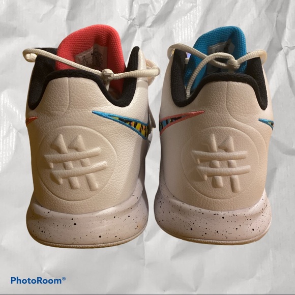 South Beach Kyrie Irving Flytrap 3’s - Picture 2 of 6